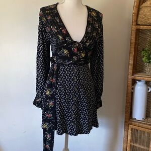 0429 Free People Wonderland Combo Black Floral Deep V balloon sleave dress XS